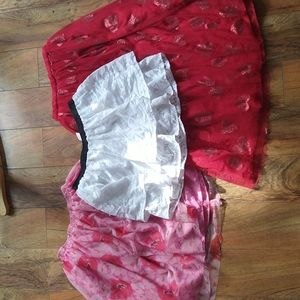 3 girls skirts